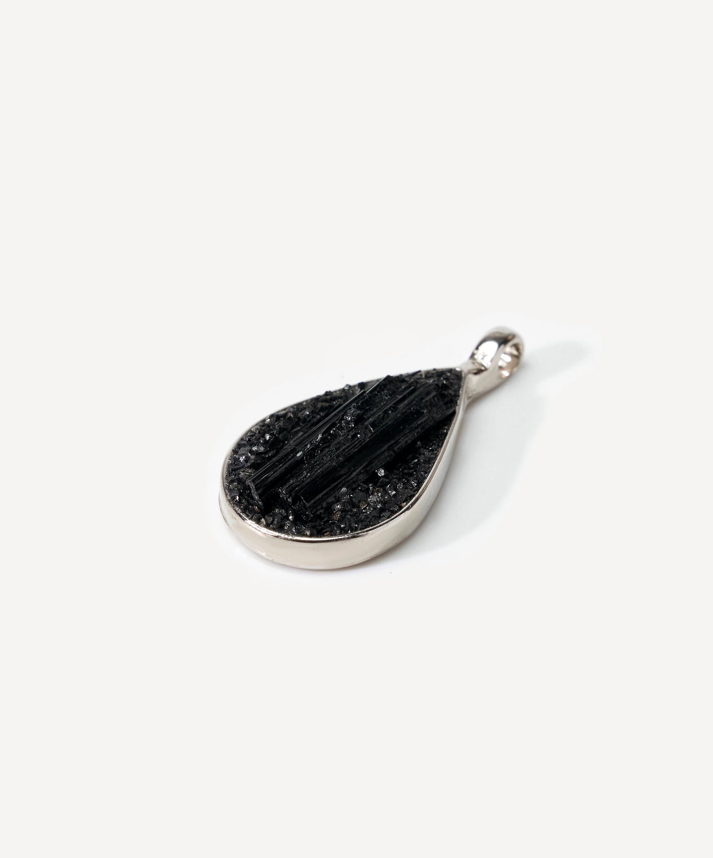 DIJE GEOMÉTRICO GOTA DE TURMALINA NEGRA