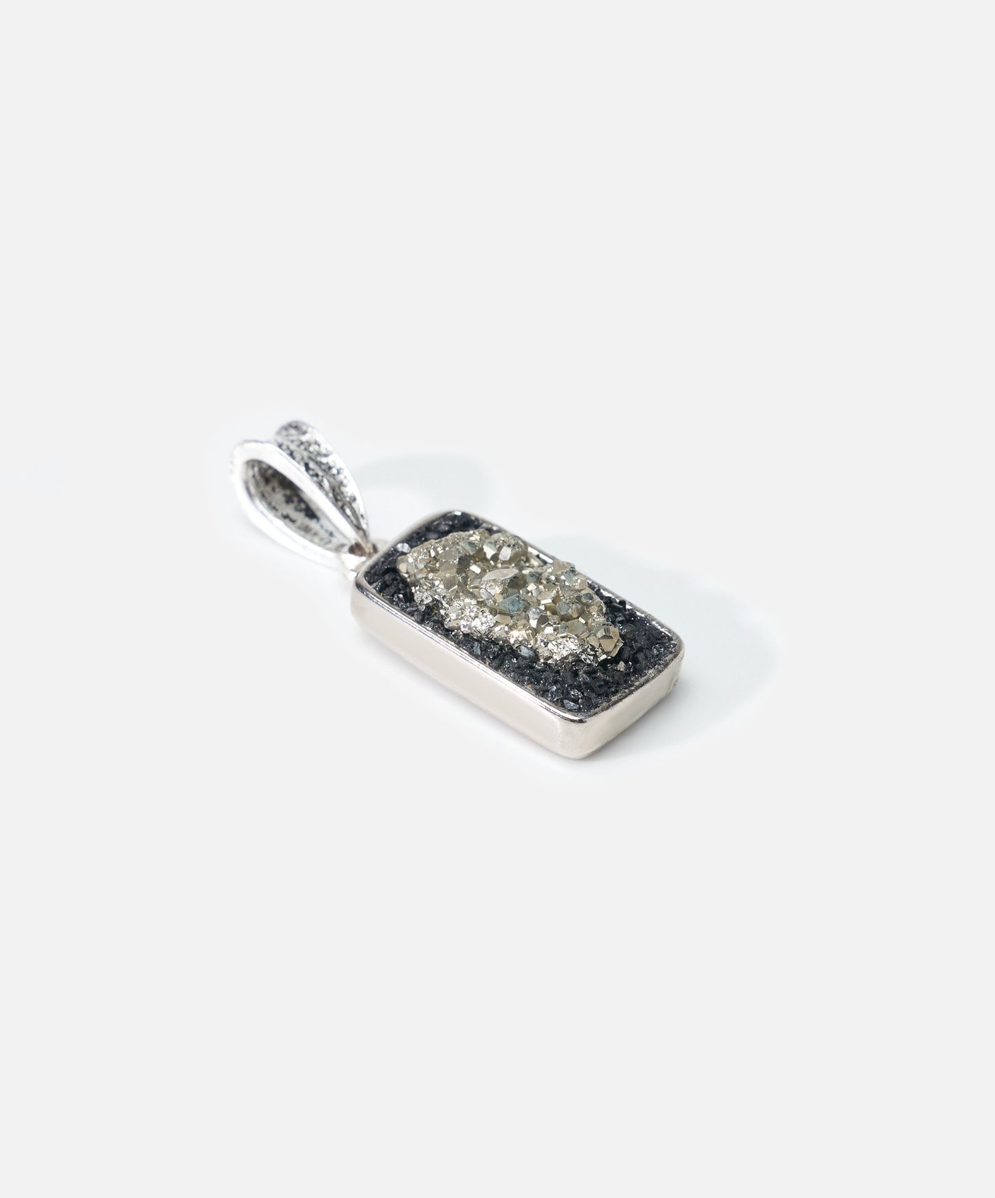 DIJE GEOMÉTRICO RECTANGULO CHICO DE PIRITA CRISTALIZADA