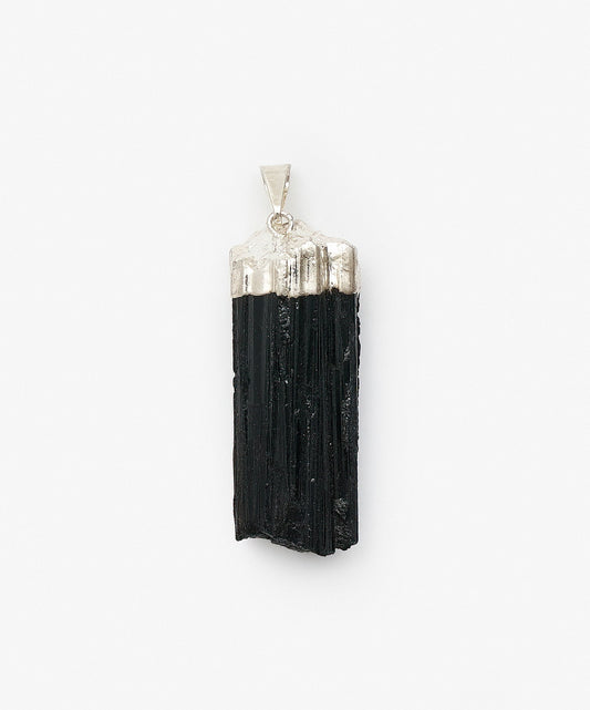 DIJE CON BAÑO DE PLATA TURMALINA NEGRA EN BRUTO