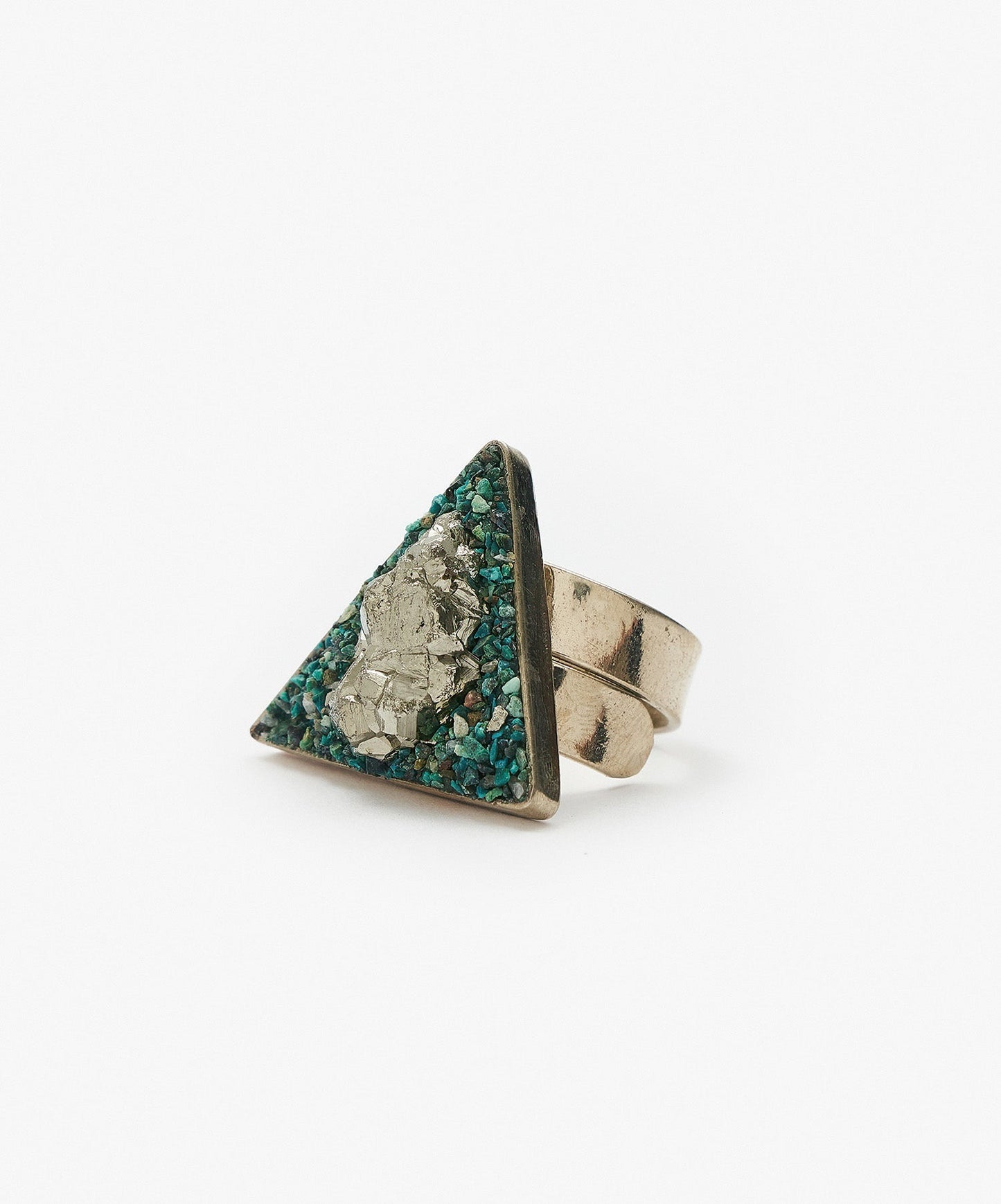 ANILLO GEOMETRICO TRIANGULO DE PIRITA CRISTALIZADA