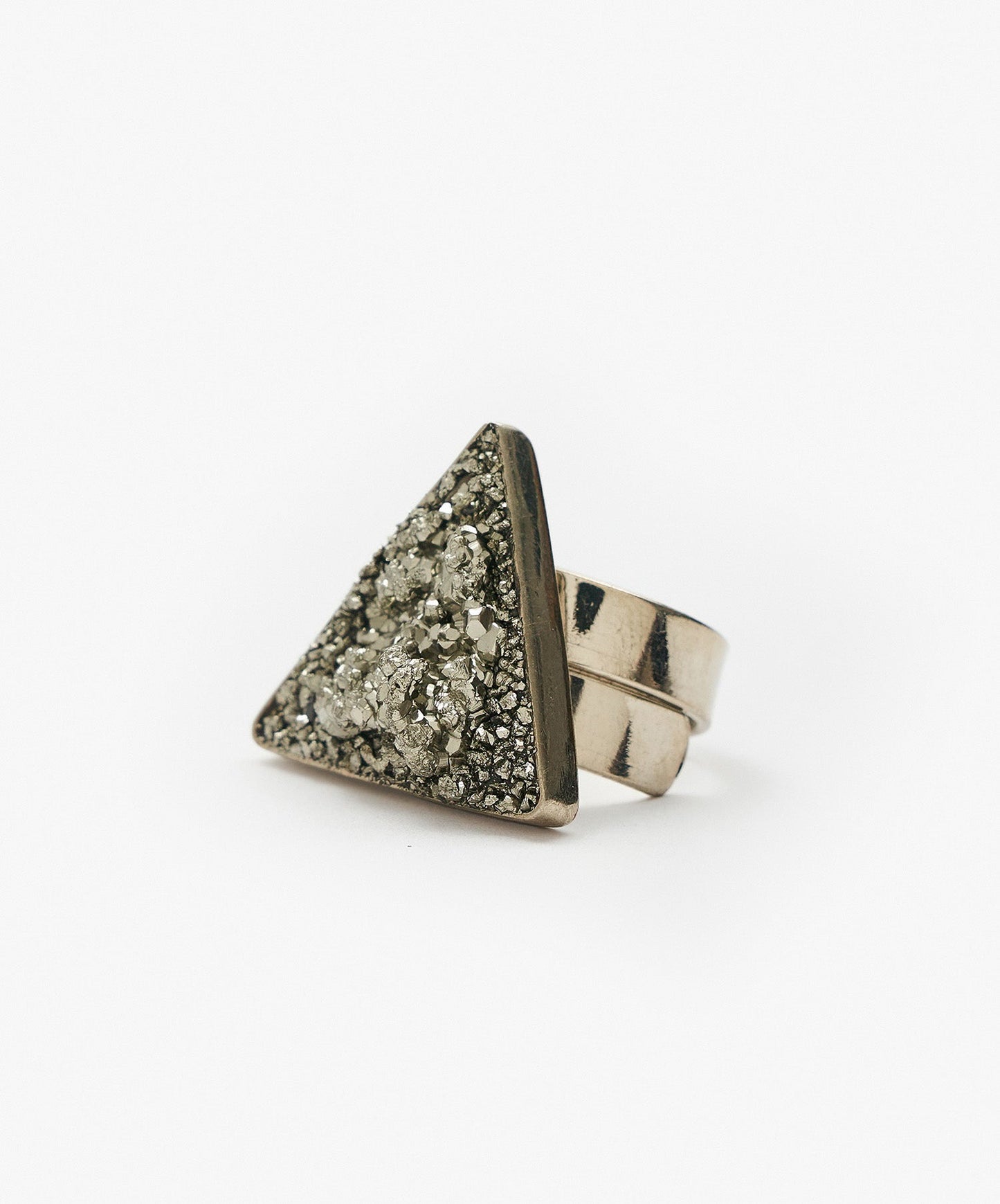 ANILLO GEOMETRICO TRIANGULO DE PIRITA CRISTALIZADA