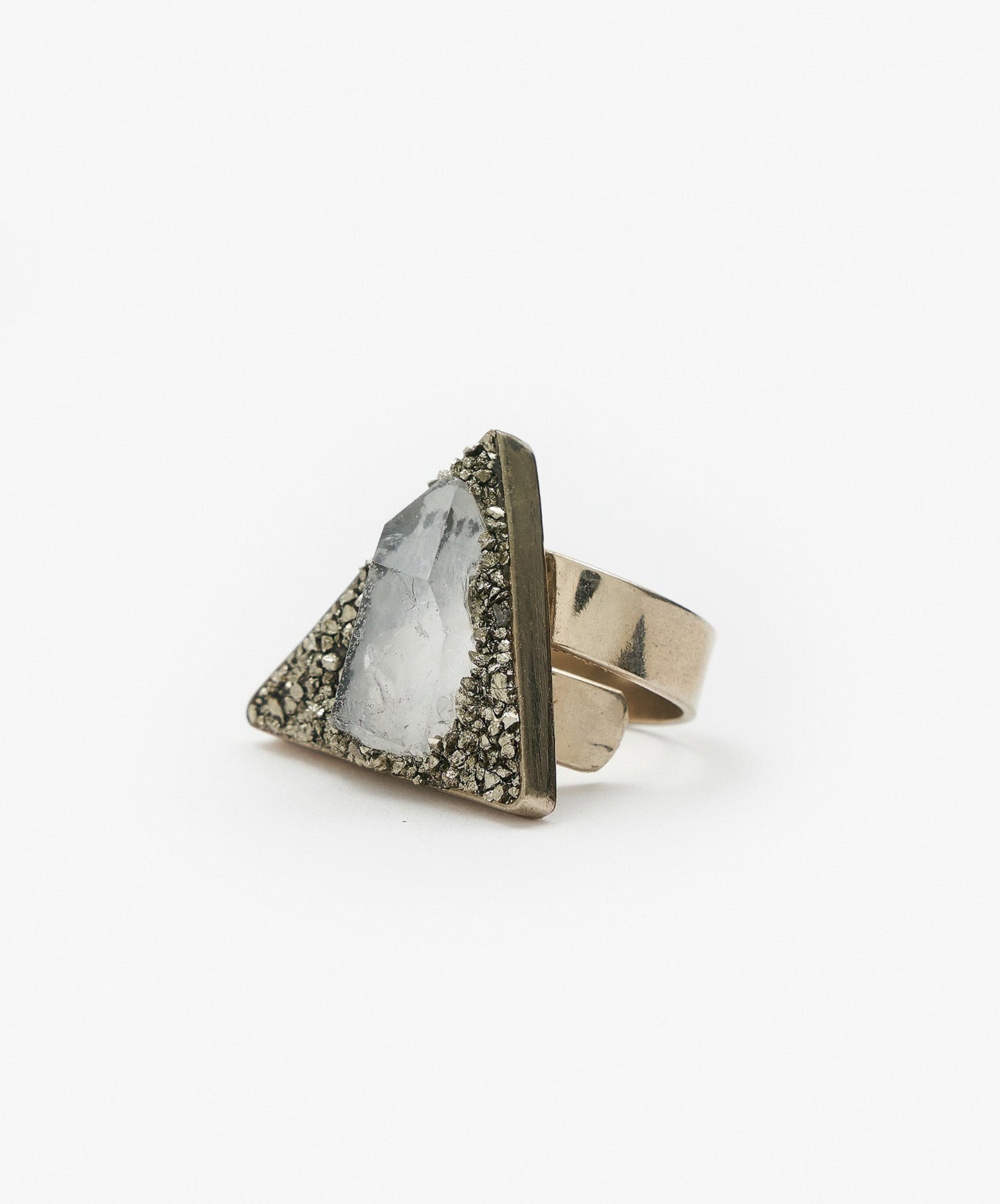 ANILLO GEOMETRICO TRIANGULO DE CUARZO CRISTAL