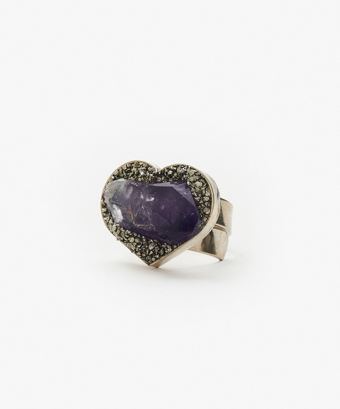 ANILLO GEOMETRICO CORAZON DE PUNTA DE AMATISTA