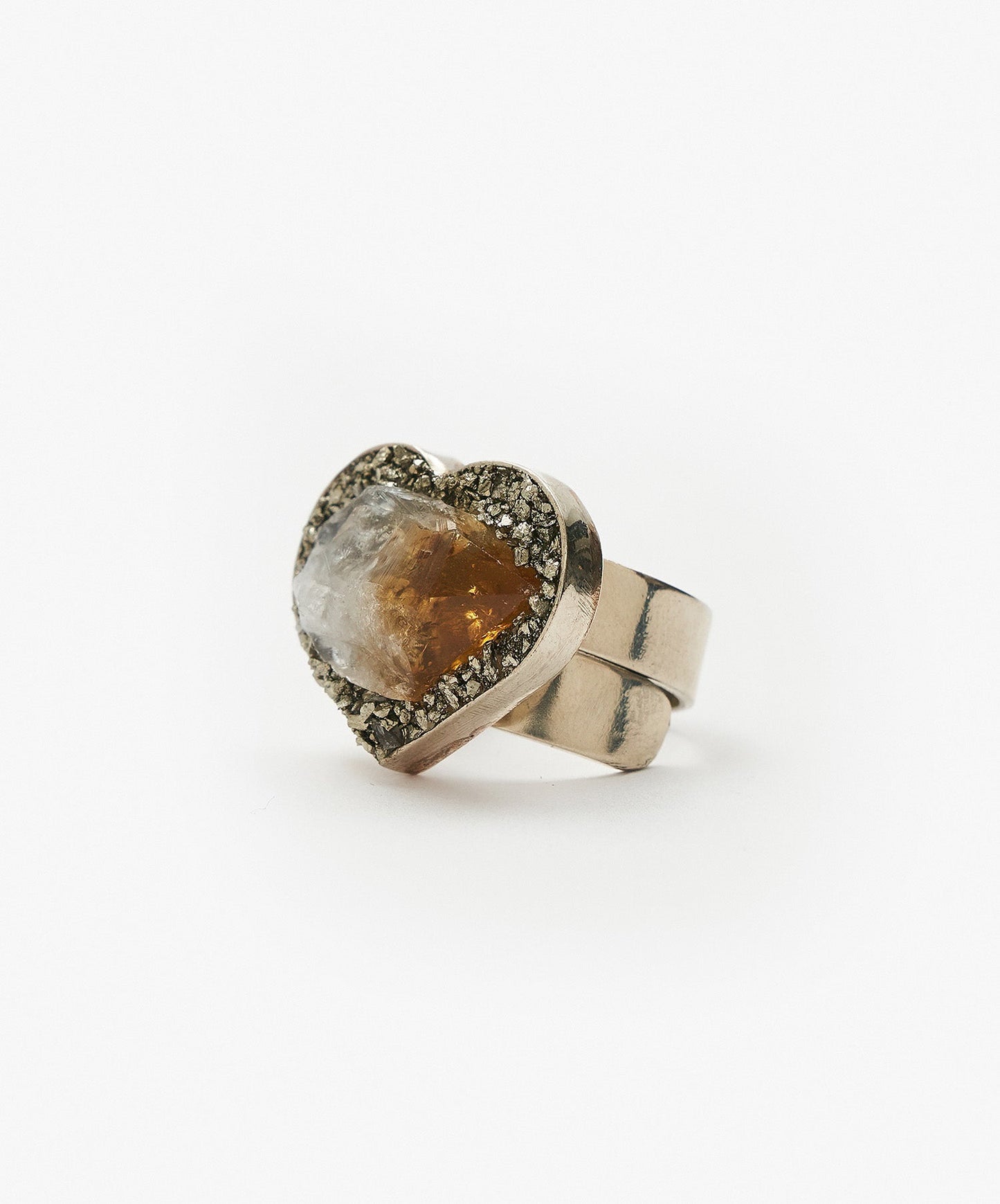 ANILLO GEOMETRICO CORAZON DE PUNTA DE CITRINO