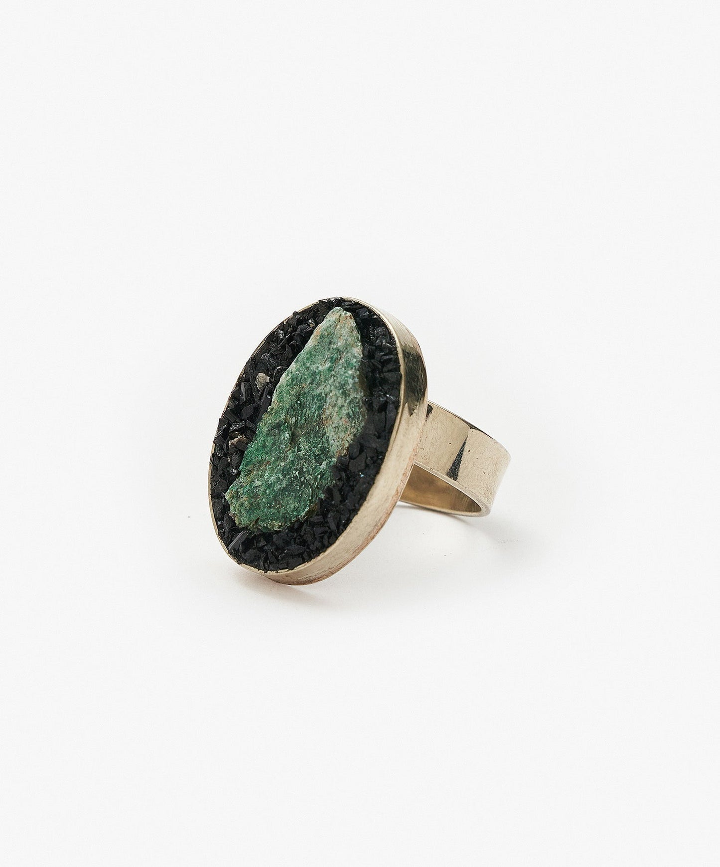 ANILLO GEOMETRICO OVALO DE FUCHSITA