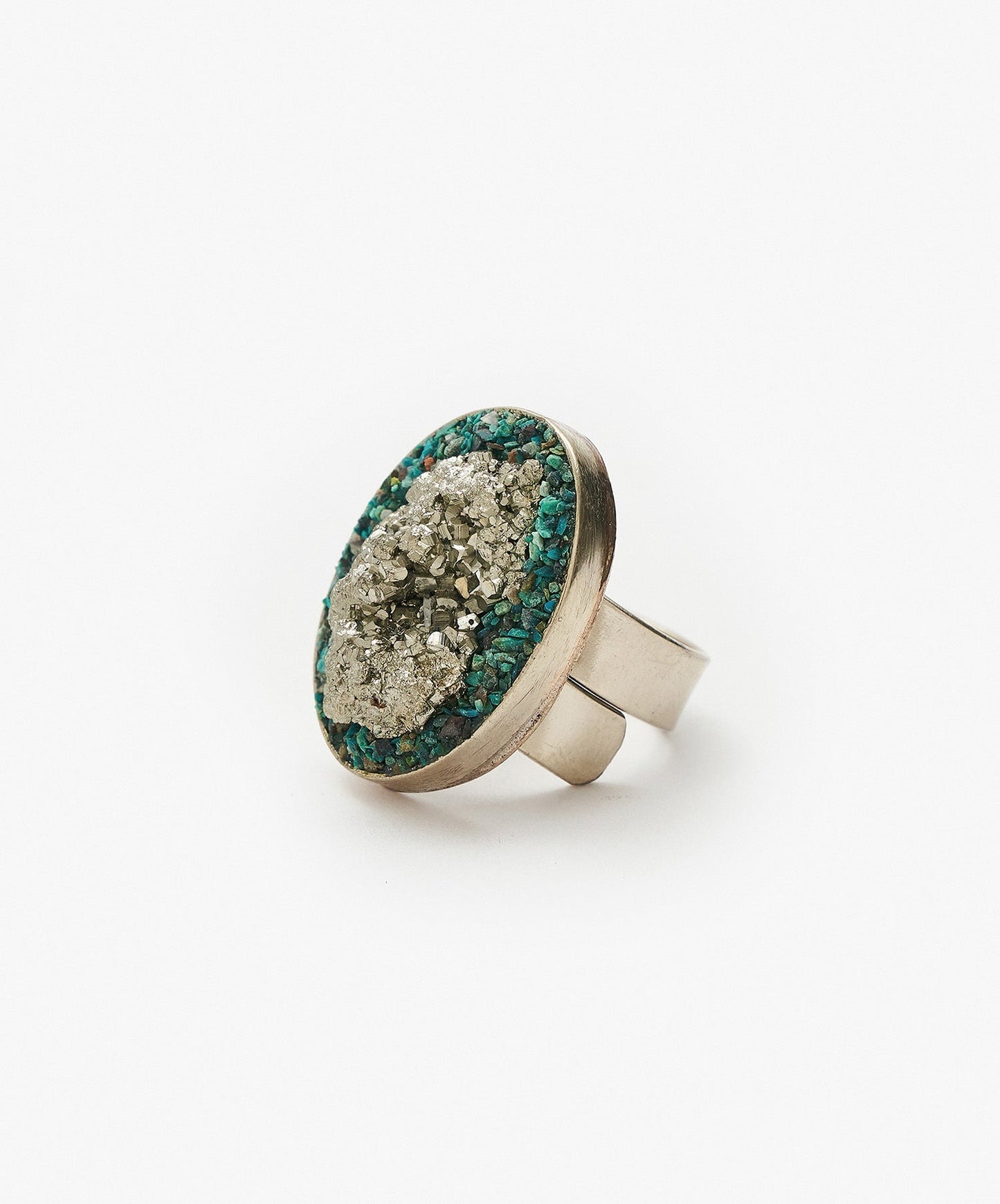 ANILLO GEOMETRICO OVALO DE PIRITA CRISTALIZADA