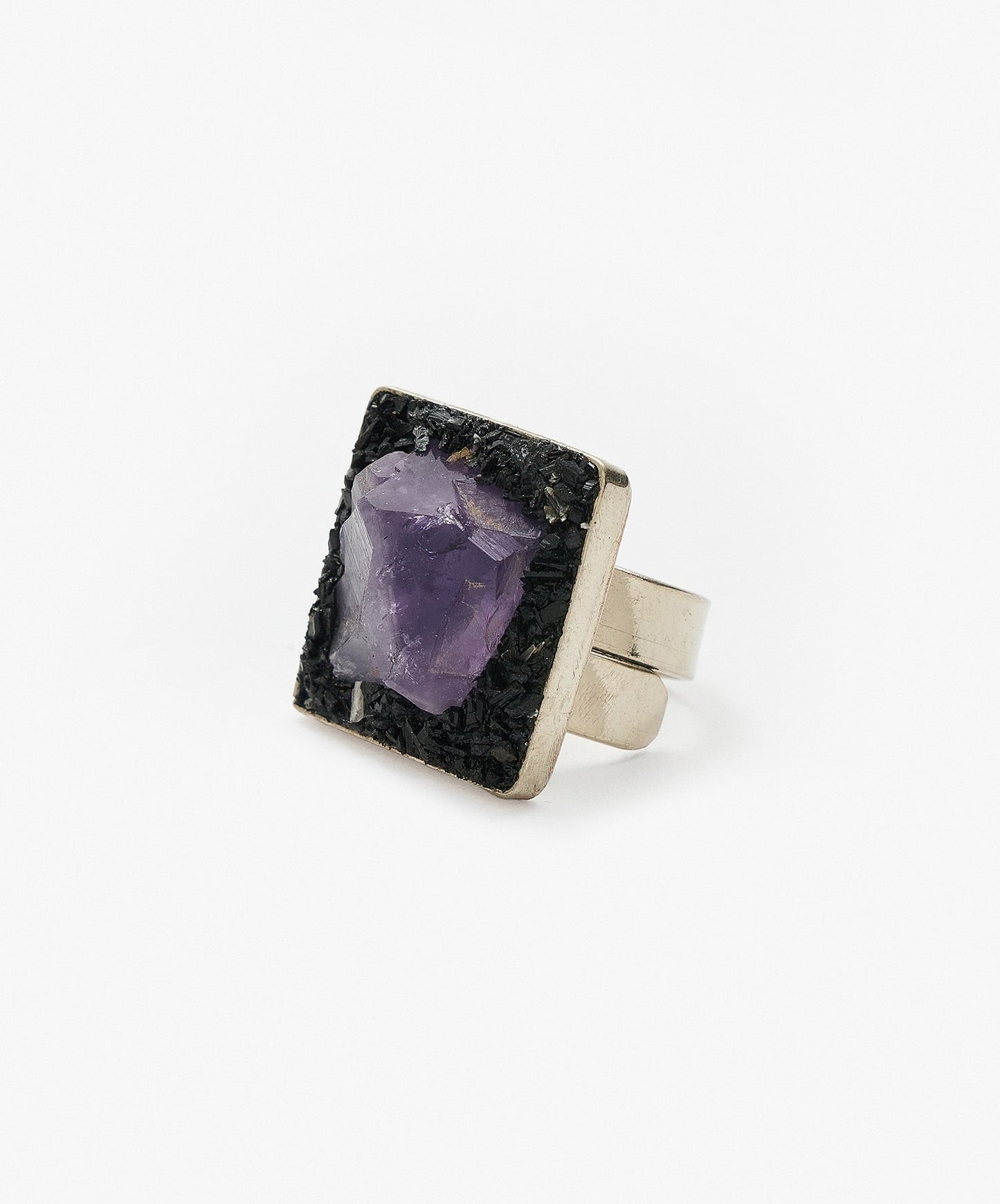 ANILLO GEOMETRICO CUADRADO DE PUNTA DE AMATISTA