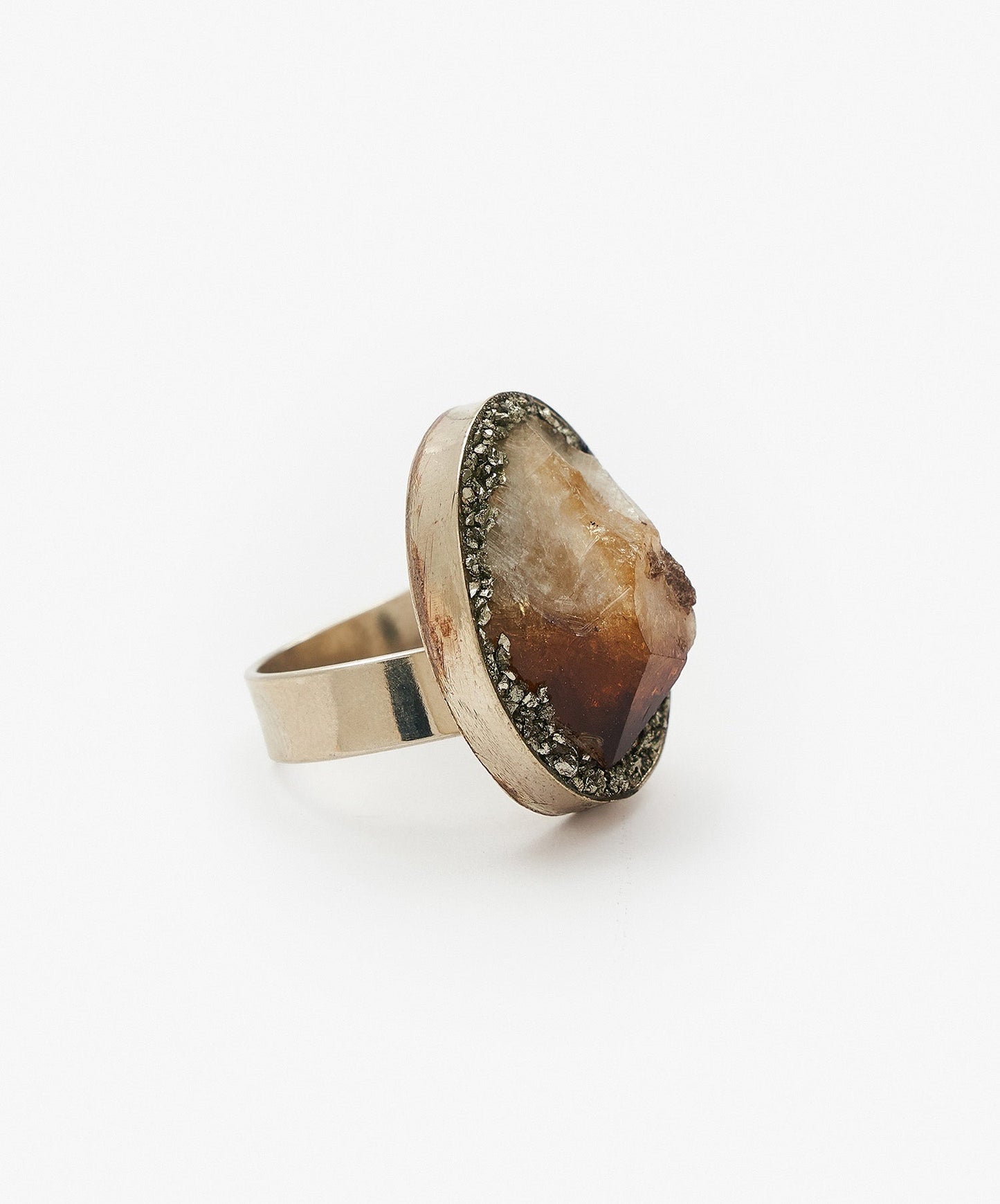ANILLO GEOMETRICO OVALO DE PUNTA DE CITRINO