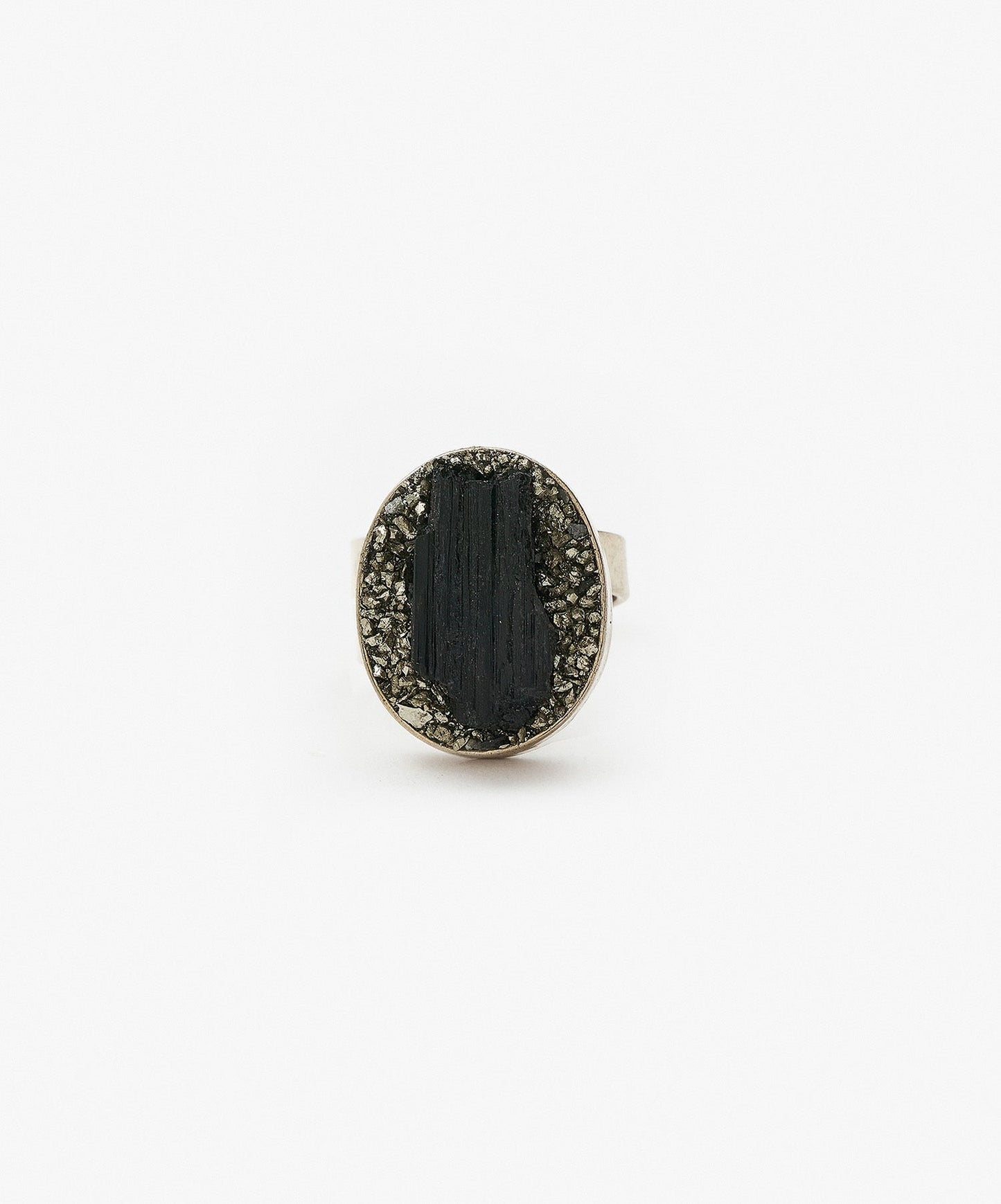ANILLO GEOMETRICO OVALO DE TURMALINA NEGRA