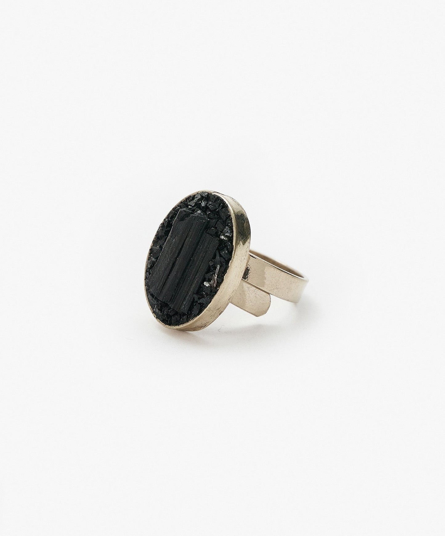 ANILLO GEOMETRICO OVALO DE TURMALINA NEGRA