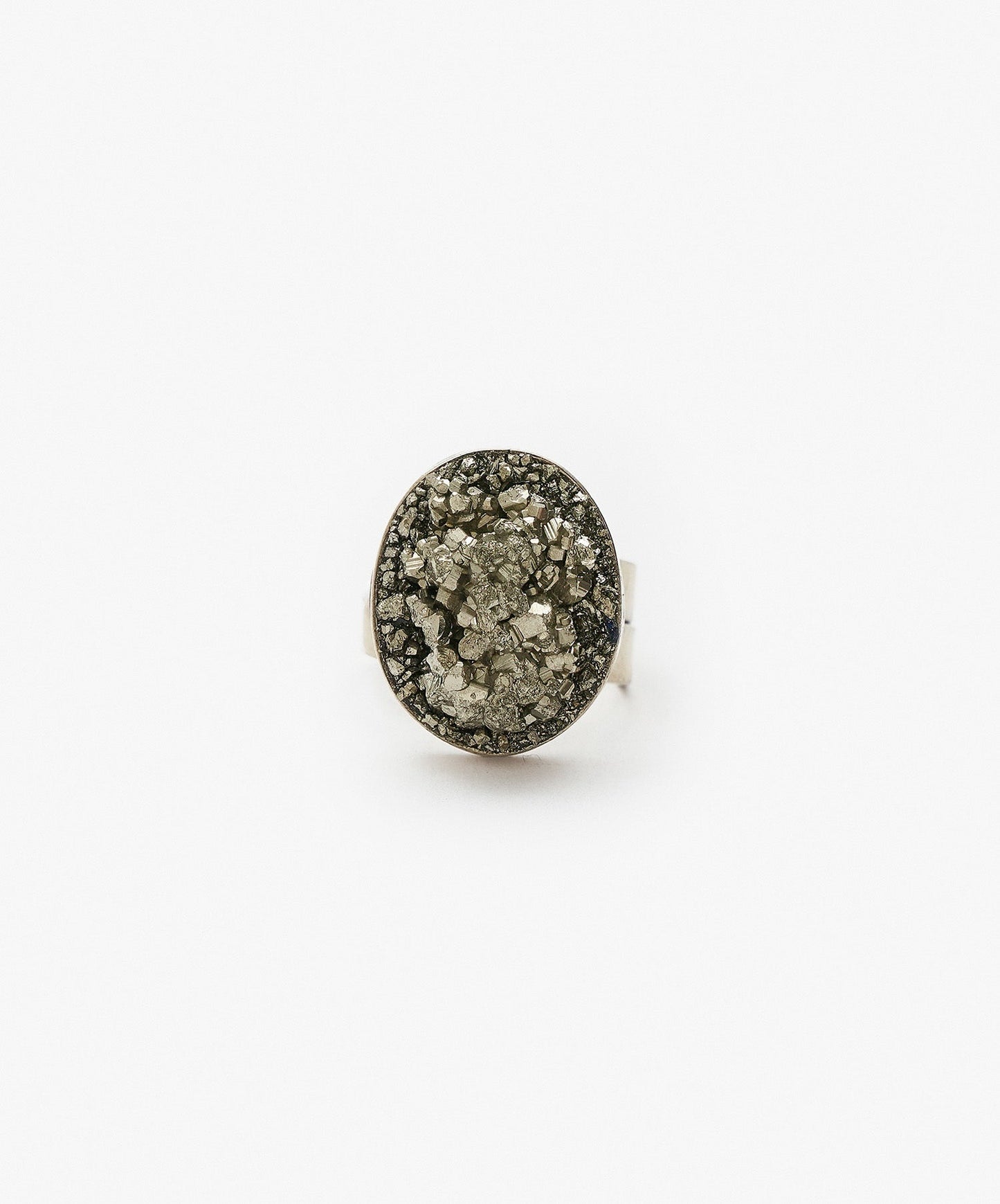 ANILLO GEOMETRICO OVALO DE PIRITA CRISTALIZADA