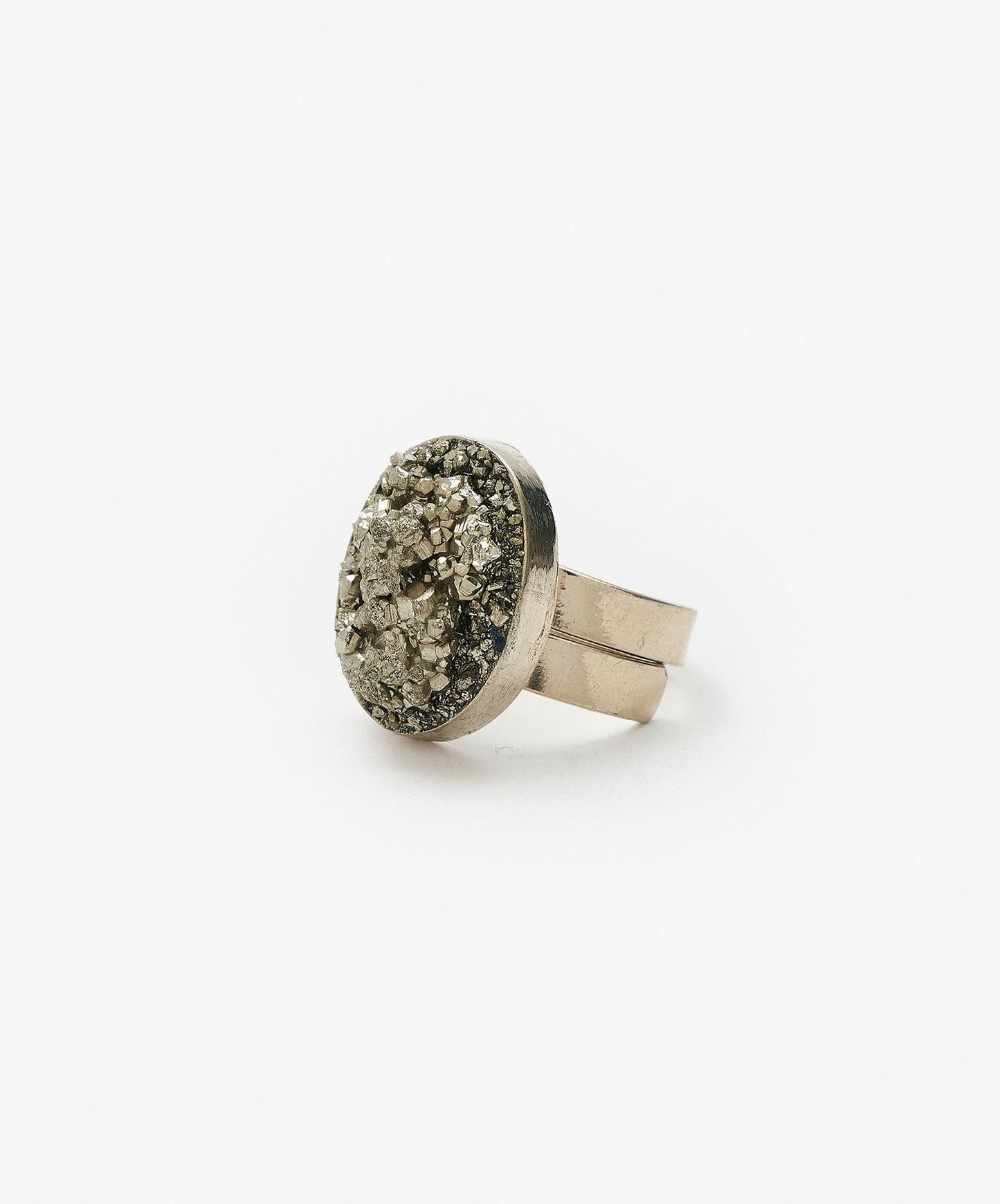 ANILLO GEOMETRICO OVALO DE PIRITA CRISTALIZADA