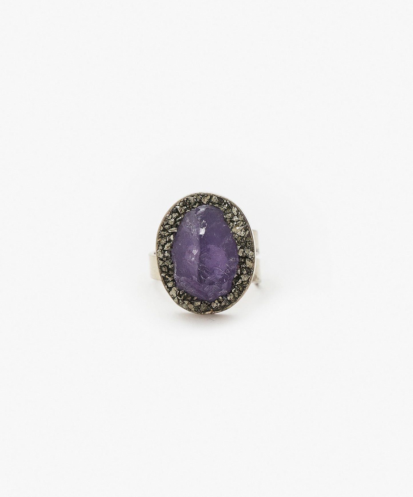 ANILLO GEOMETRICO OVALO DE PUNTA DE AMATISTA