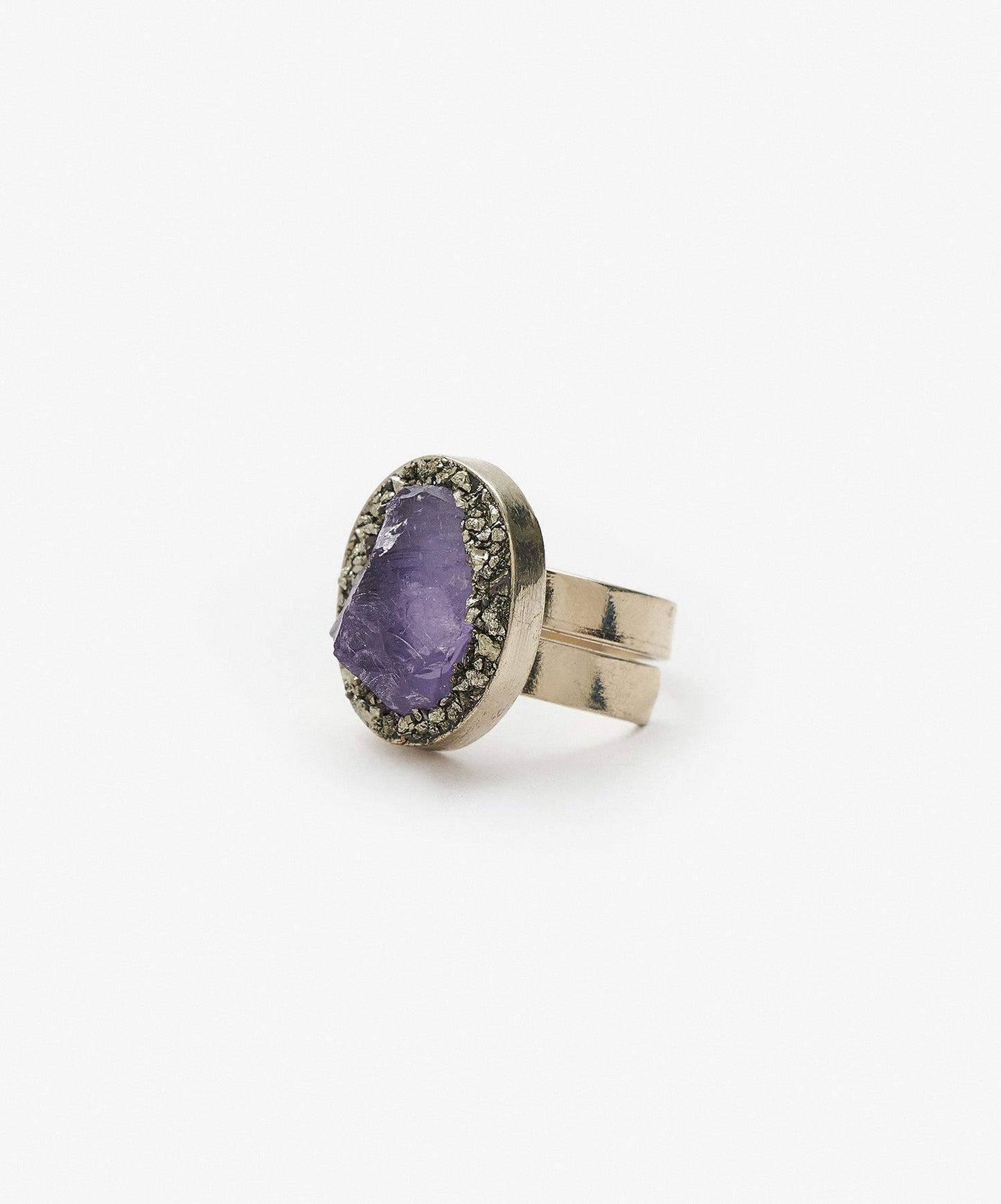 ANILLO GEOMETRICO OVALO DE PUNTA DE AMATISTA