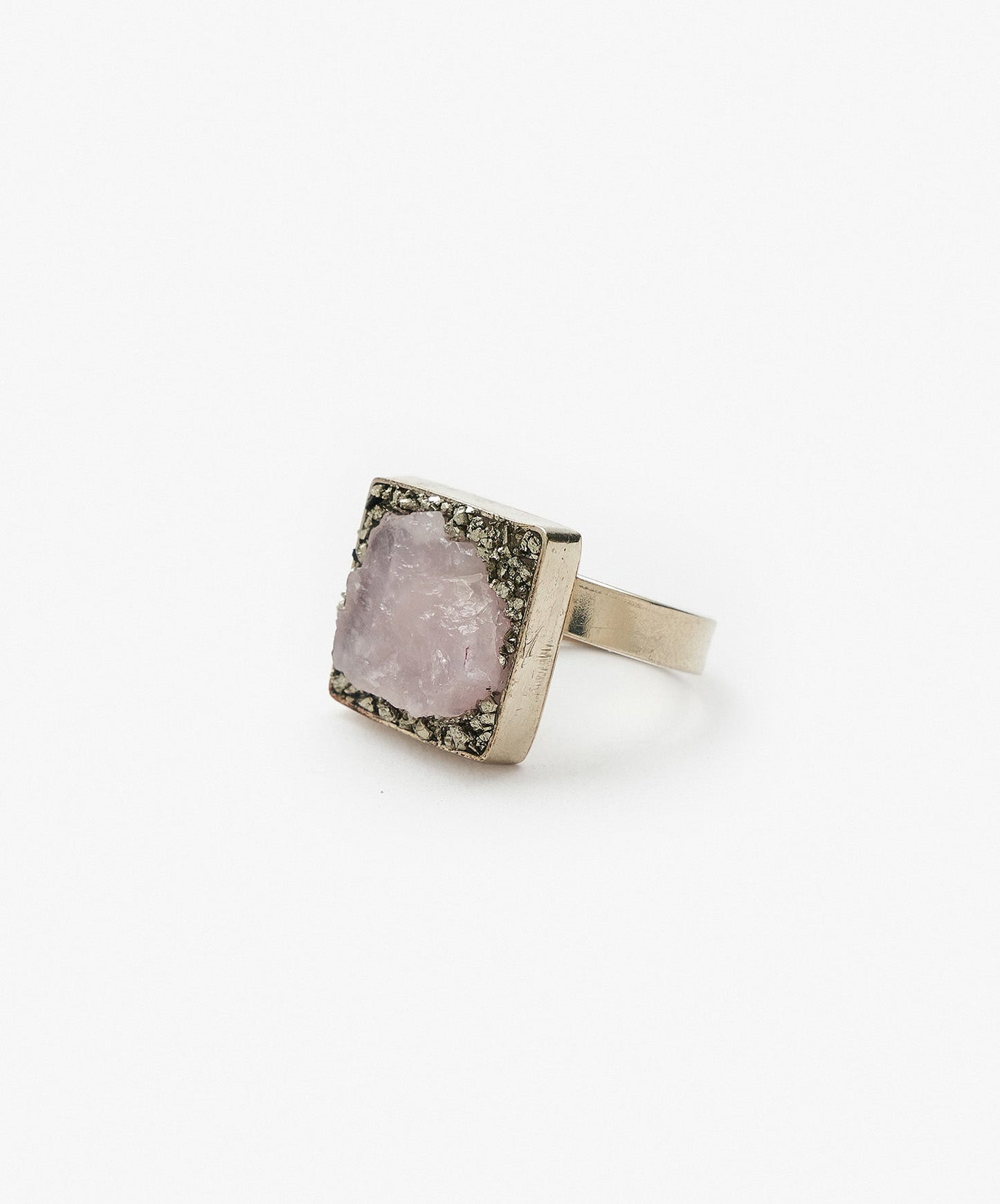 ANILLO GEOMETRICO CUADRADO DE CUARZO ROSA